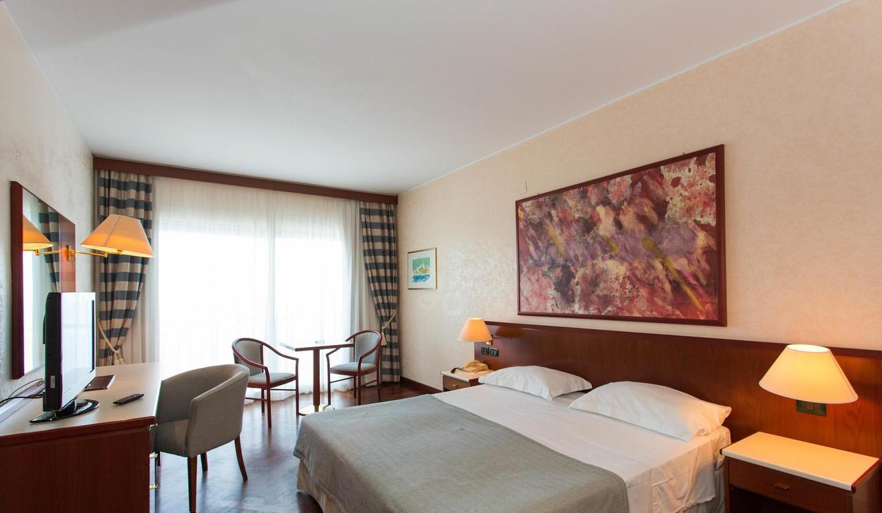 สเปลนดิด โฮเต็ล ลา ตอเร Hotel มอนเดลโล ภายนอก รูปภาพ
